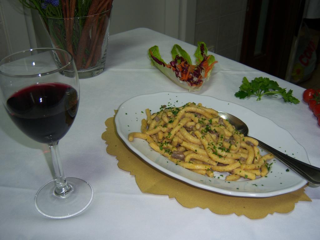 Agriturismo Lo Sgorzolo 페르기네 발수가나 외부 사진
