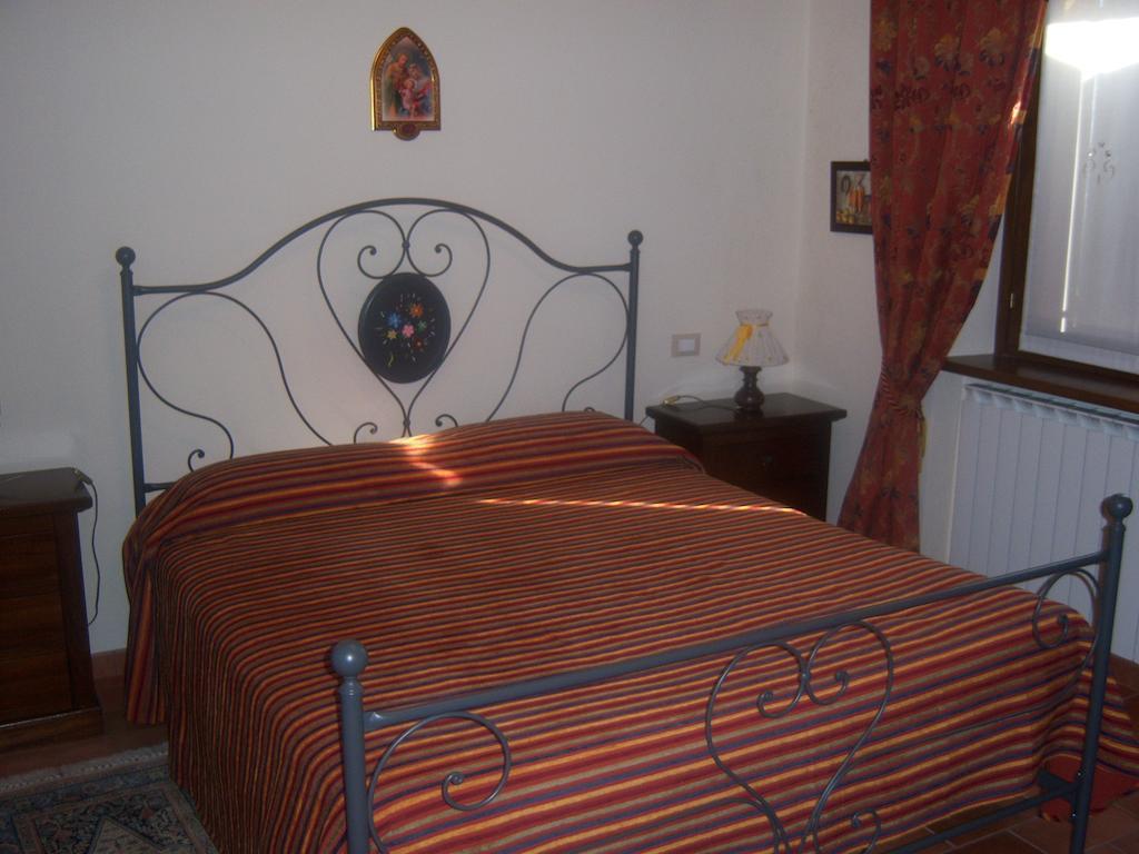 Agriturismo Lo Sgorzolo 페르기네 발수가나 객실 사진