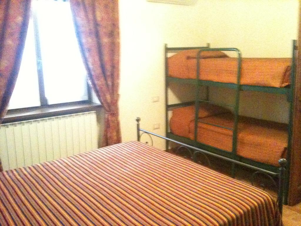Agriturismo Lo Sgorzolo 페르기네 발수가나 객실 사진